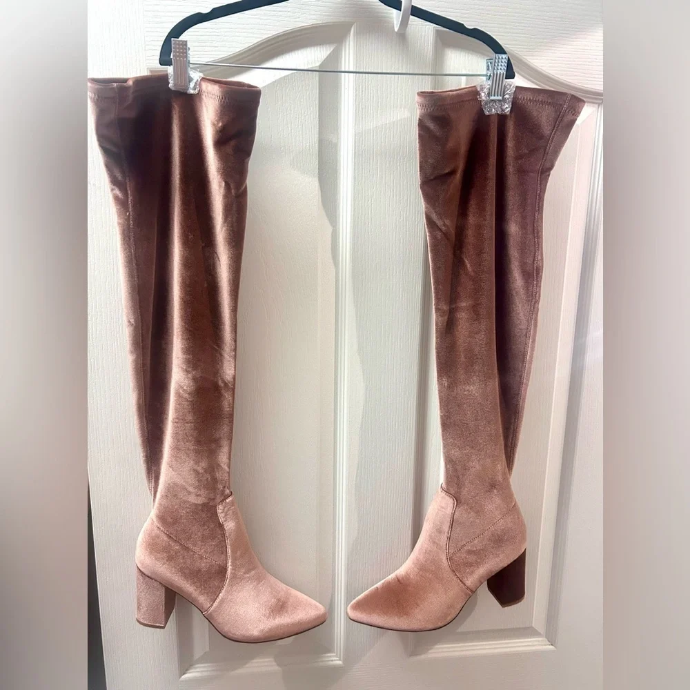 👢Smash NIB “Malia Over the Knee” Chic Velvet Boots in Nude Color